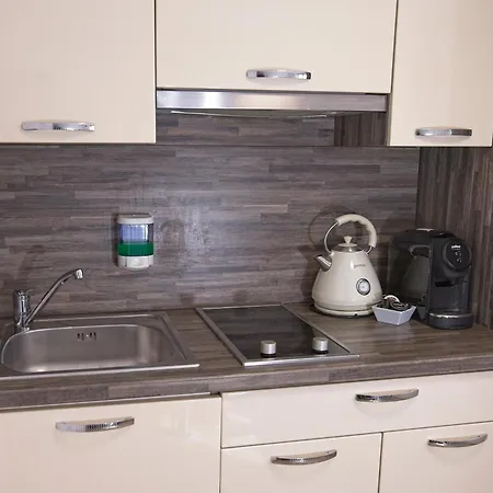 Lara With Affordable Parking * Piran