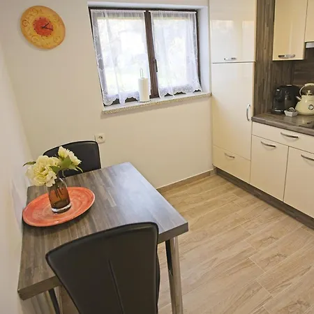 Apartma Lara With Affordable Parking *