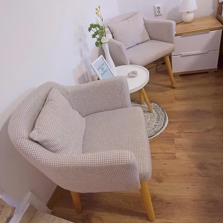 Lara With Affordable Parking Apartment *