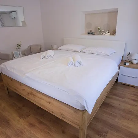 Lara With Affordable Parking * Piran