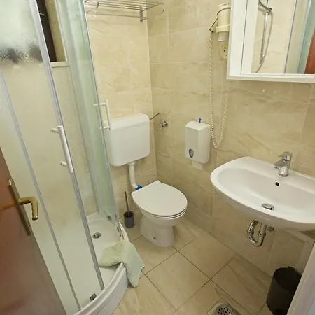 Lara With Affordable Parking Apartma *