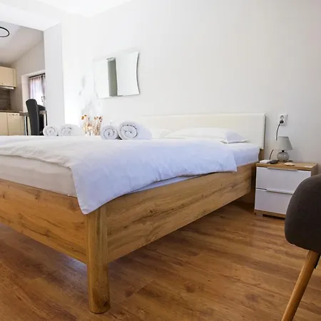 Lara With Affordable Parking *