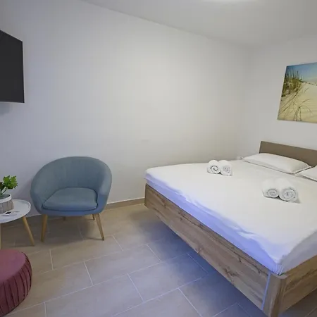 Lara With Affordable Parking Piran