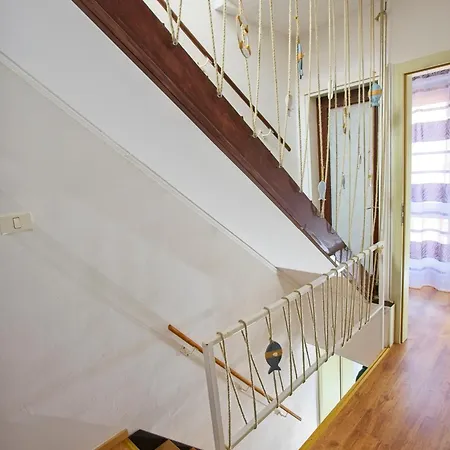 Lara With Affordable Parking * Piran