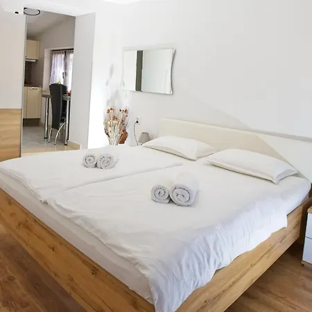 Lara With Affordable Parking *