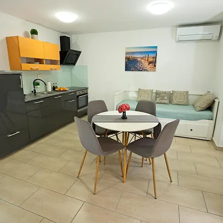 Lara With Affordable Parking Piran