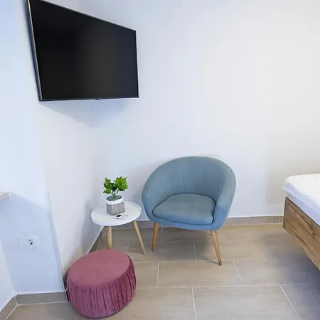 Lara With Affordable Parking Apartma