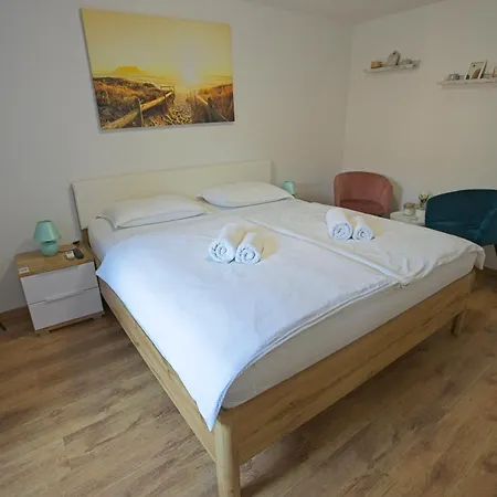 Lara With Affordable Parking Apartma Piran