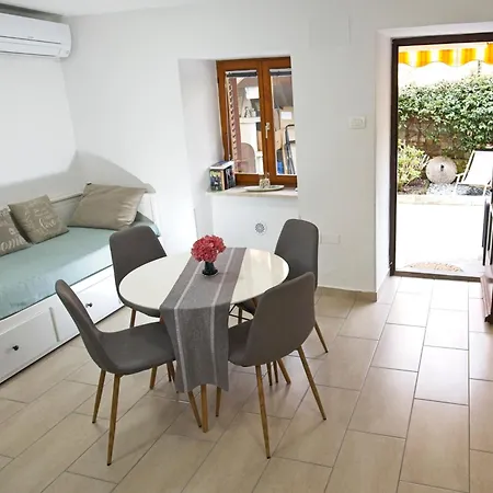 Apartma Lara With Affordable Parking