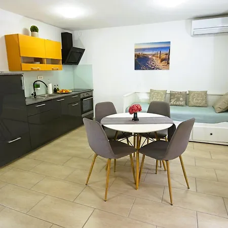 Lara With Affordable Parking