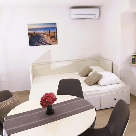 Apartma Lara With Affordable Parking