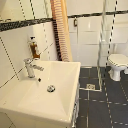 Lara With Affordable Parking 아파트