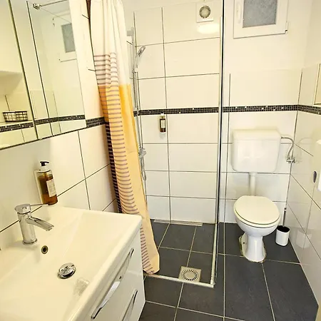 Apartma Lara With Affordable Parking