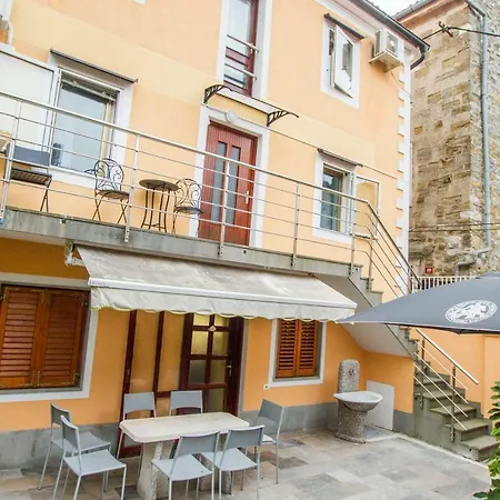 Lara With Affordable Parking * Piran