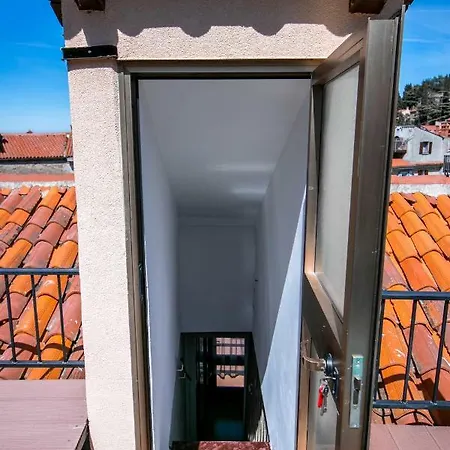 Apartment Lara With Affordable Parking *