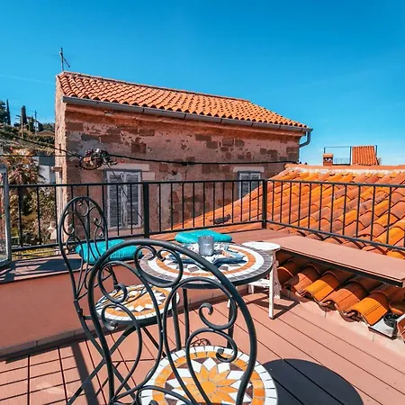 Apartma Lara With Affordable Parking *