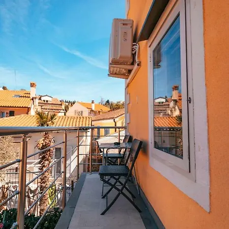 Lara With Affordable Parking * Piran