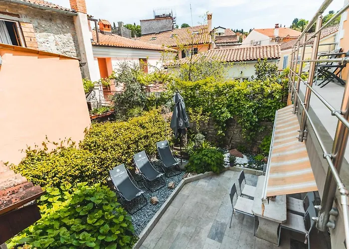 Lara With Affordable Parking * Piran