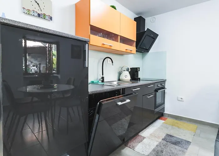 Apartment Lara With Affordable Parking