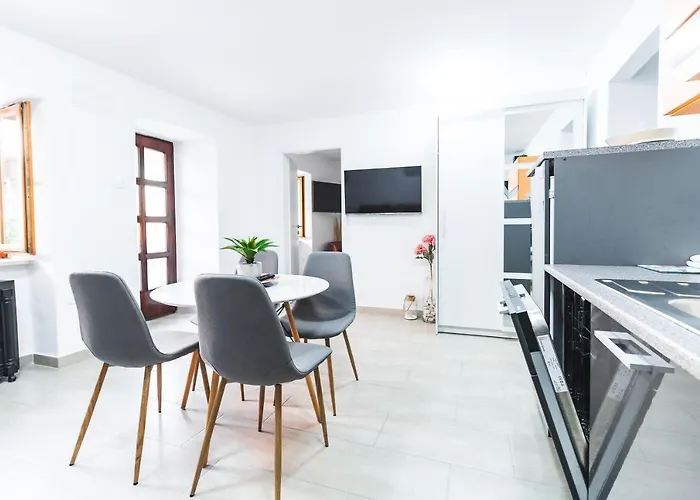 Lara With Affordable Parking * Piran