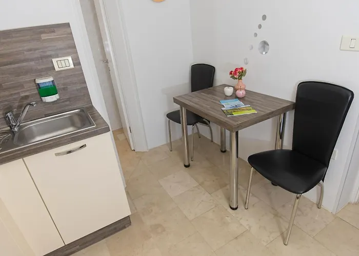 Lara With Affordable Parking *