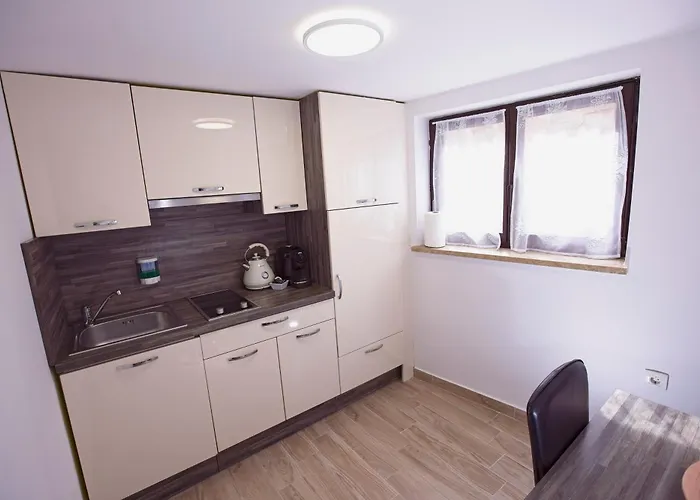 Lara With Affordable Parking * Piran