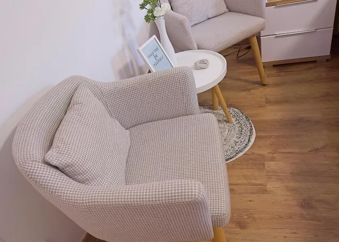 Lara With Affordable Parking Apartment *