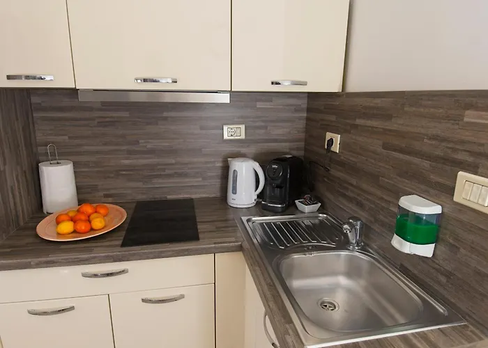 Lara With Affordable Parking *