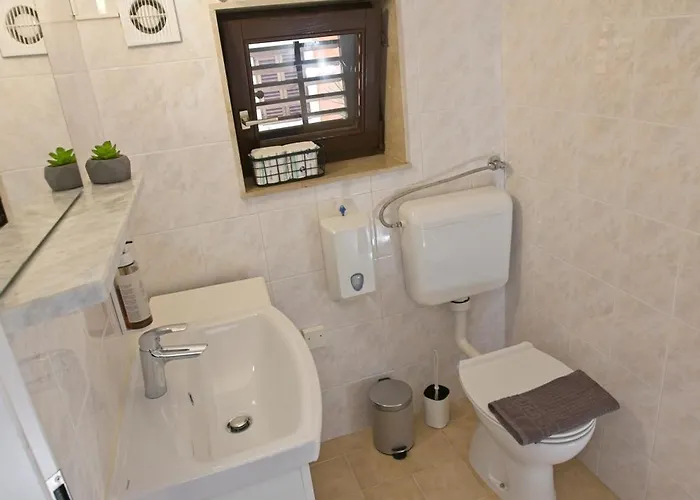 Lara With Affordable Parking