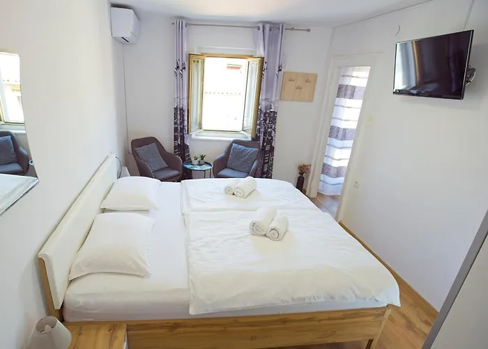 Lara With Affordable Parking Apartment Piran