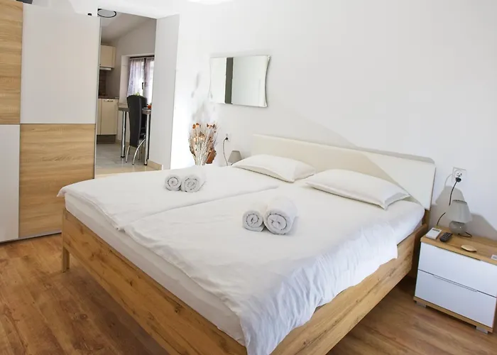 Lara With Affordable Parking *