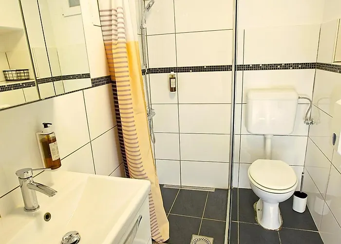 Apartment Lara With Affordable Parking