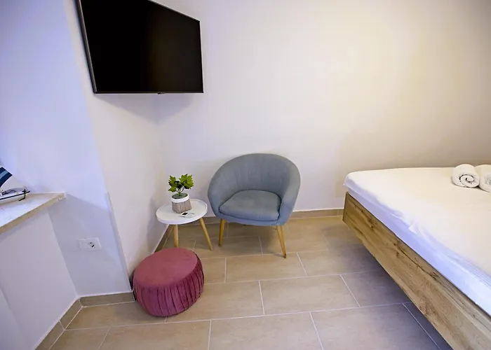 Lara With Affordable Parking Apartment