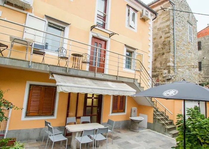 Lara With Affordable Parking * Piran