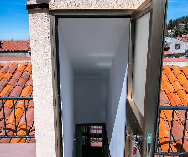 Apartment Lara With Affordable Parking *